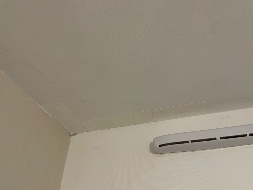 Coulures et condensation au plafond – avant installation