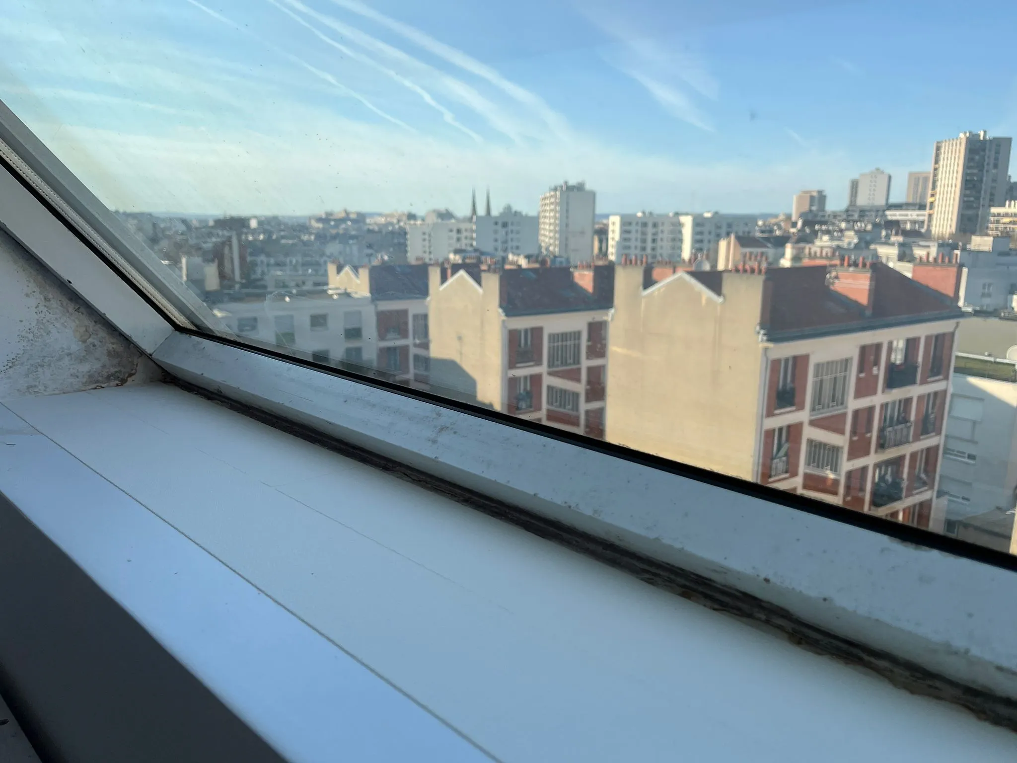 DryTape sur fenêtre – vue large avec panorama Paris